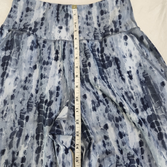 Old Navy Active Size Medium Powersoft Women's Blue Tie-Dye Joggers/legging - Picture 7 of 8